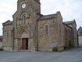 La façade de l'église et son clocher-porche.