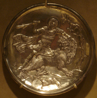 David matant a un lleó, ua de les sis plaques de plata que representen les primeres escenes de la vida de David. En la col·lecció del Museu Metropolità d'Art de Nova York.