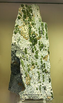 Demantoid - Mineralogisches Museum Bonn (7301).jpg