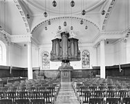 interieur met orgel