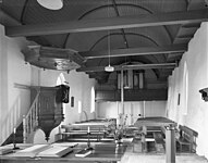 Interieur met orgel (1975)