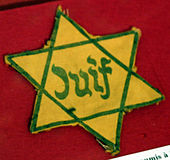 Yellow badge made mandatory by the Nazis in France Juif.JPG