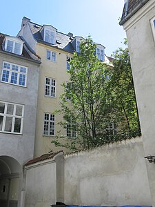 The rear side of the building viewed from the courtyard of No. 22.