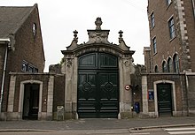 Gate of former Jesuit monastery. Lectures started here in 1974 Maastricht - rijksmonument 27665 - Tongersestraat 53 poort 20100513.jpg