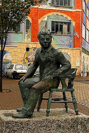 Maritime Quarter: Swansea. A statue of Dylan T...