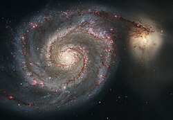 A Galáxia do Rodamoinho (M51A), o membro mais brilhante no Grupo M51, e M51B, a companheira da Galáxia do Rodamoinho.