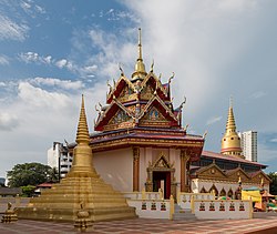 Wat Chaiyamangkalaram là địa danh nổi bật nhất trong Kampong Siam.