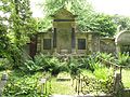 Friedhofskapelle mit Leichenhalle, Friedhofsmauer, Erbbegräbnisse und Grabmale sowie Gartenpavillon (Einzeldenkmale zu ID-Nr. 09247343)