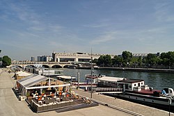 Sicht vom Quai de la Gare: Port de la Gare und der Pont de Bercy