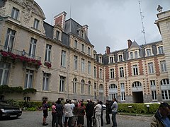 Cour d'honneur de l'hôtel de Cornulier.