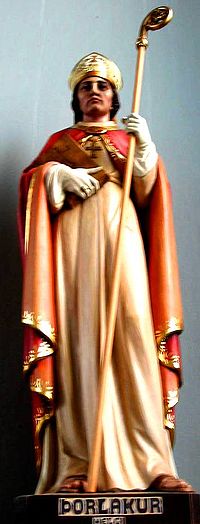 Szent Thorlak szobra a reykjavíki katolikus székesegyházban