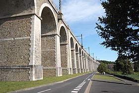 Le viaduc de Changis, vu depuis la rue Nelly-Kopp.