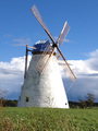 Windmolen in het park bij het landhuis