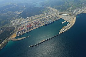 صورة جوية لميناء طنجة المتوسط أهم ميناء للتصدير والإستيراد في المغرب