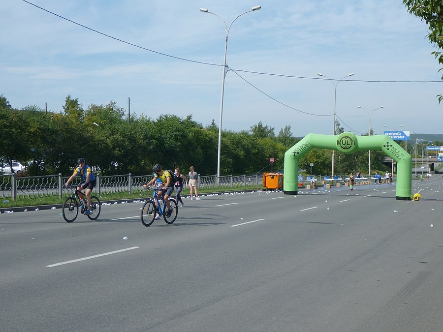 Велосипедисты на марафоне «Европа — Азия». Около 11 часов 11 августа 2019 года