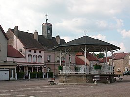 Het plein place de la Mairie in Fayl-Billot