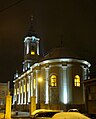 Η εκκλησία της Παναγίας φωταγωγημένη το βράδυ.