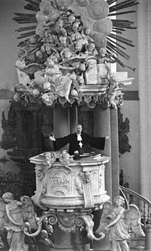 Otto Dibelius preaching from the pulpit (1703 by Andreas Schluter) in St. Mary's Church, Berlin (East), 1959 Bundesarchiv Bild 183-68558-0013, Berlin, Marienkirche, Dibelius-Rede.jpg