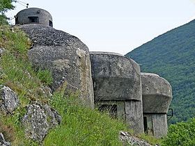 La cloche GFM du bloc 3, au-dessus des deux créneaux pour canon.