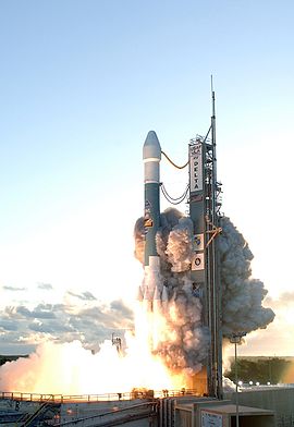 Sebuah roket Delta II meluncur dari Cape Canaveral membawa wahana Dawn.