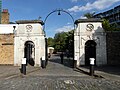 La porta principale del Victualling Yard.