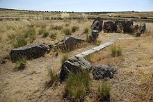 Dolmen del Prado de las Cruces und Modell im Museum von Ávila