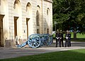 Högvakten utenfor Drottningholms slottsstall.