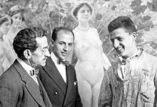 Con sus hijos Enrique (centro) y Rafael (derecha). Al fondo El Juicio de Paris 1927