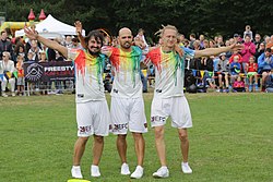 Christian Lamred (Mitte) bei der Freestyle Frisbee WM 2015 neben Florian Hess (links) und Alexander Leist