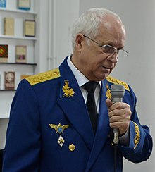Generalul Ion Costaș susținând un discurs pentru comemorarea eroilor căzuți în confruntările de pe Nistru (25100446319).jpg