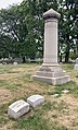 MacVeagh's grave at Graceland Cemetery