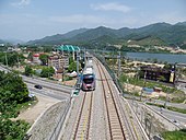 Soulin metroverkon Gyeongchun-linjan juna Guuncheon-sillalla.