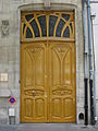 Puerta del inmueble Fernand Loppinet