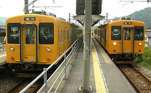 JRwest105-Fukuen Line.jpg