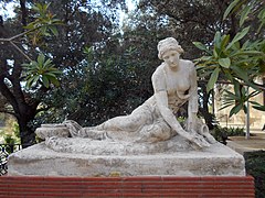 Estatua femenina