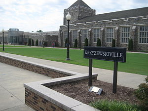 English: The lawn outside of Cameron Indoor St...