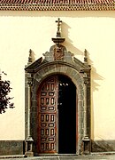 Puerta de la iglesia situada en la Plaza de La Concepción.