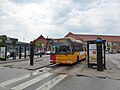 Bybus på Ølby Busterminal som afventer afgang