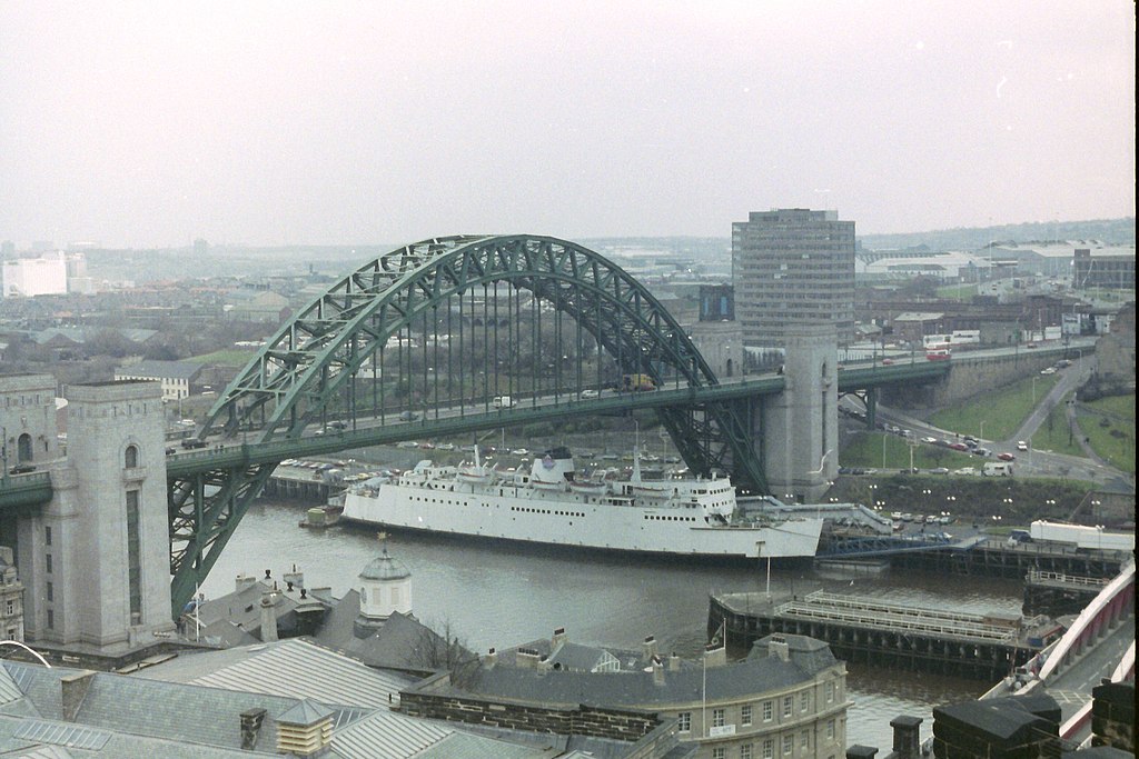 Fascinating Historical Picture of Tyne Bridge on 3/1/1990 