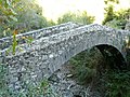 L'antico ponte in pietra nella strada fra Ognio e Neirone.