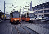 駅に並ぶ車両（1990年撮影）