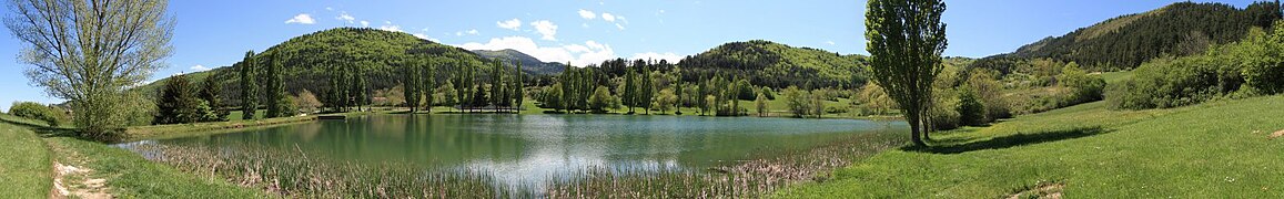 Panorama du lac de Belcaire.