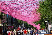 Les boules roses près de la rue Amherst en 2013.