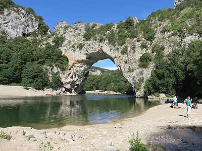 pohledy na Pont d'Arc