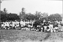 Государственные архивы Квинсленда 5750 сельских жителей с достопочтенным Дж. К. Петерсоном и отрядом острова Поид-Торресов пролив июнь 1931.png