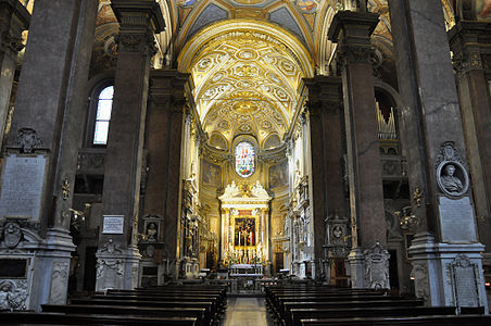 Vista do interior, uma igreja-salão