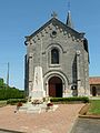 L'entrée et le monument aux morts.