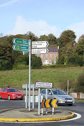 The Oatfield Roundabout - geograph.org.uk - 1021749.jpg