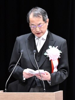 아키히토 즉위 30주년 기념식전에서 축사하는 오타니 나오토
