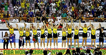 Фотография женской сборной Австралии по баскетболу, которая выиграла чемпионат мира по баскетболу среди женщин в 2006 году.